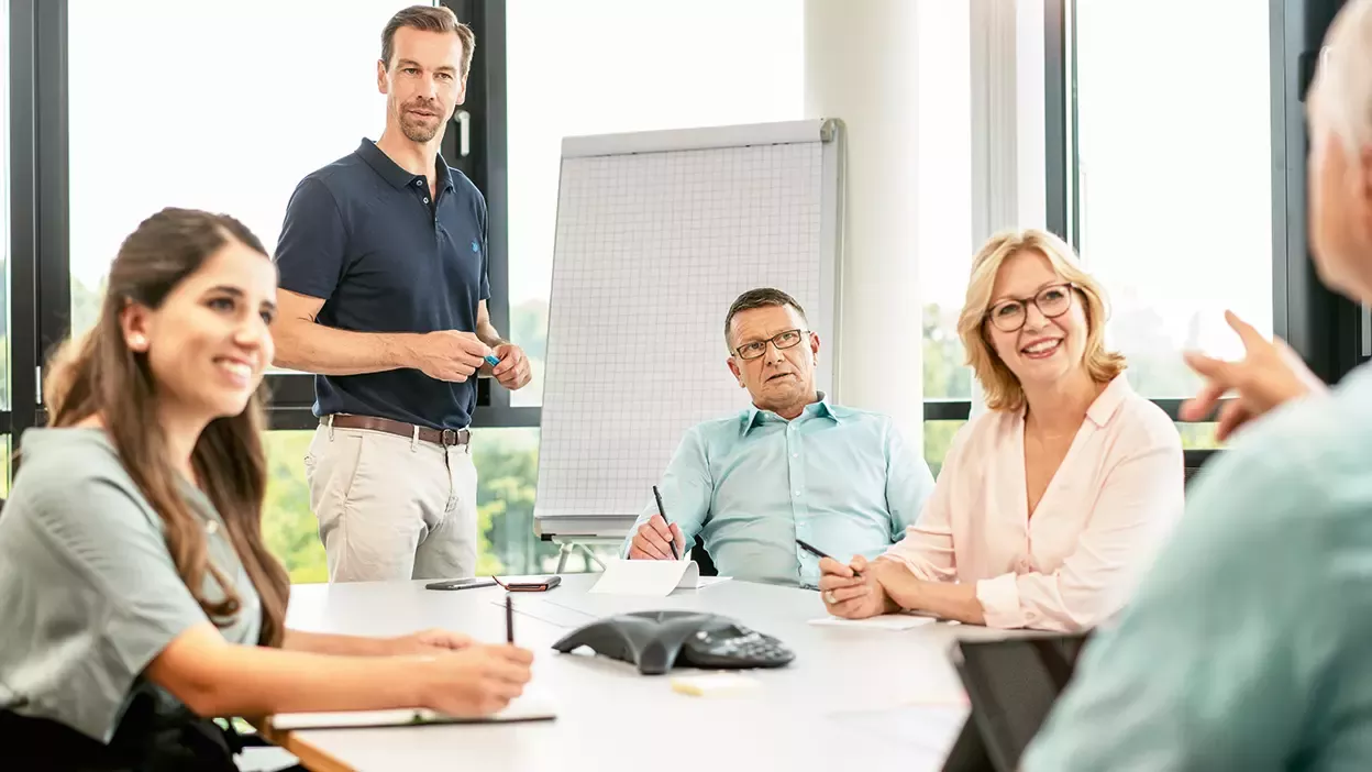 Teammeeting im Besprechungsraum